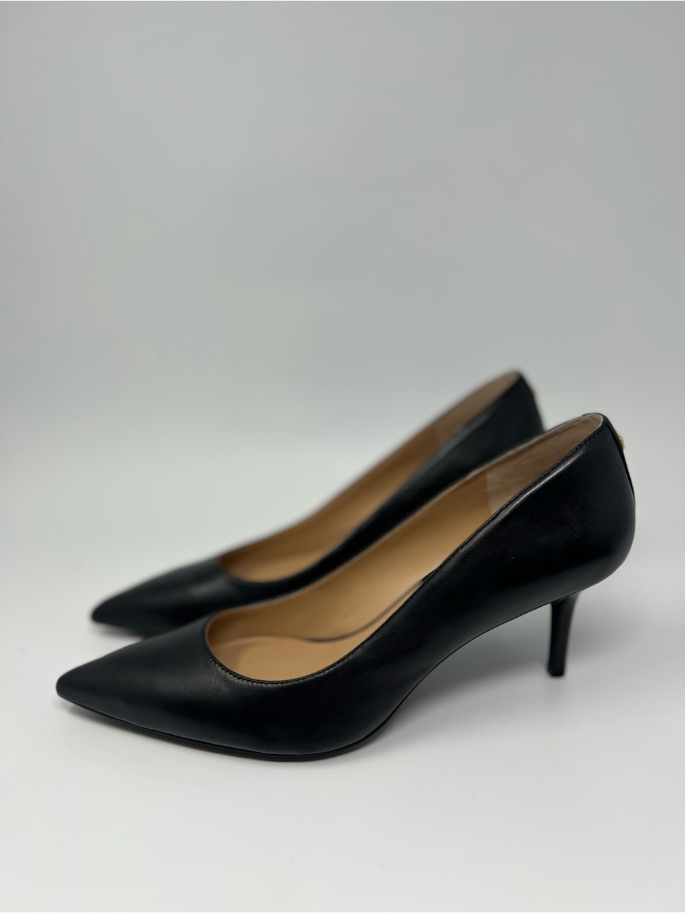 Ralph Lauren Lanette Pumps
Size 9 - Picture 4 of 9
